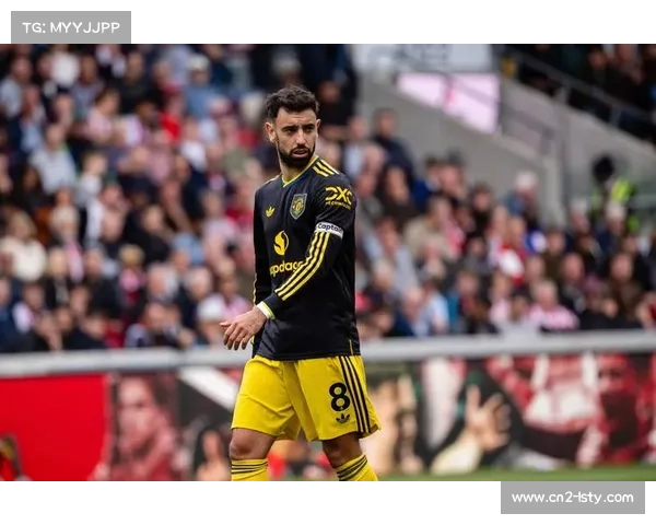 点球命中锁定胜局，B费庆祝时指向看台上的家人